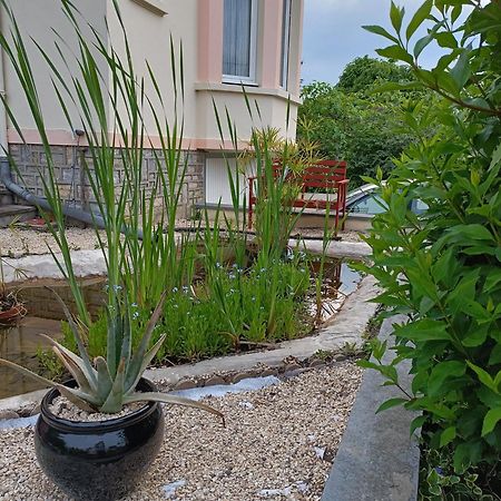 chambres d'hôte dans maison atypique Sancoins Extérieur photo