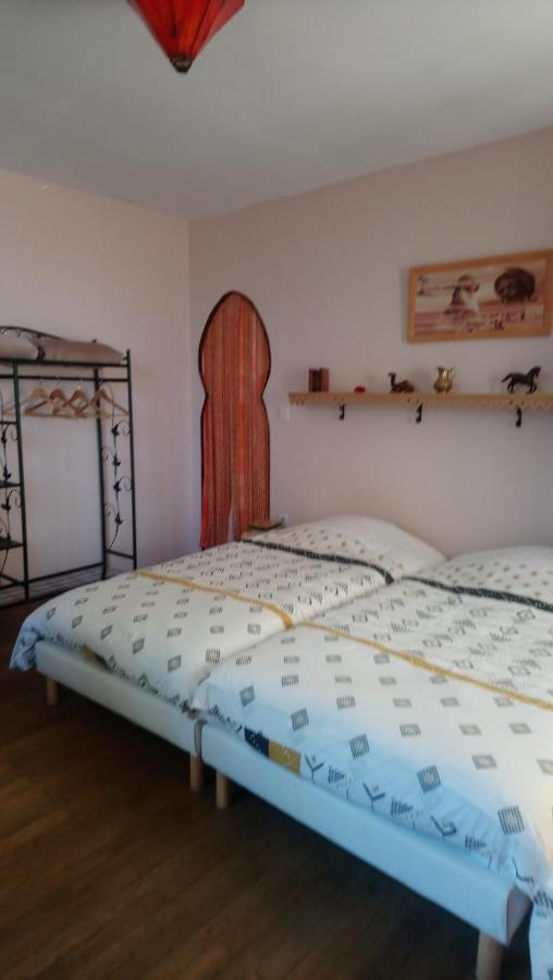 chambres d'hôte dans maison atypique Sancoins Extérieur photo