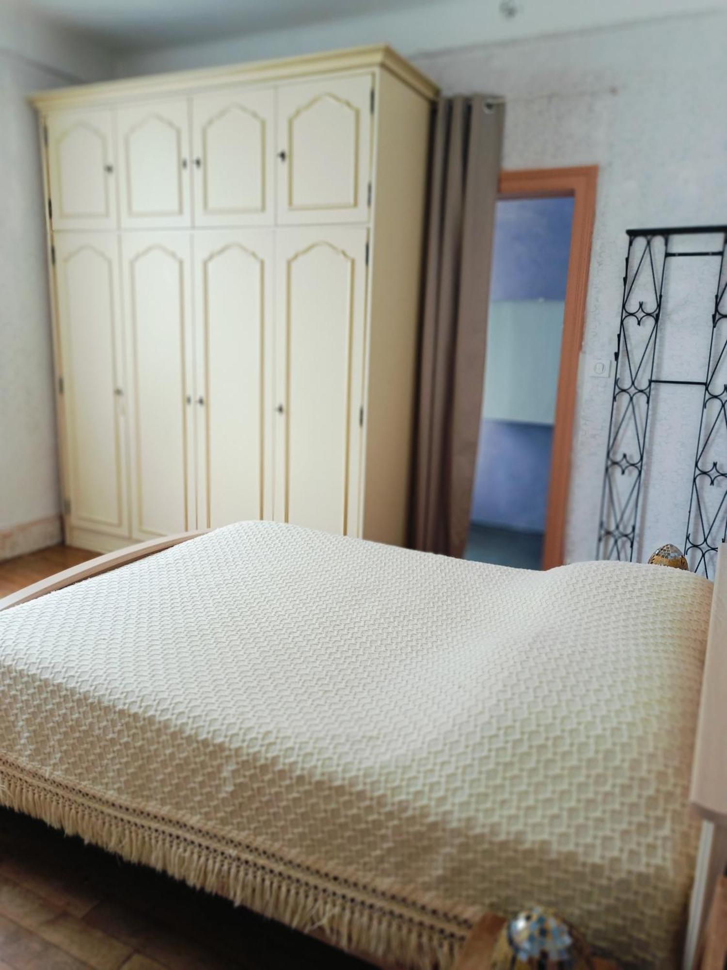 chambres d'hôte dans maison atypique Sancoins Extérieur photo