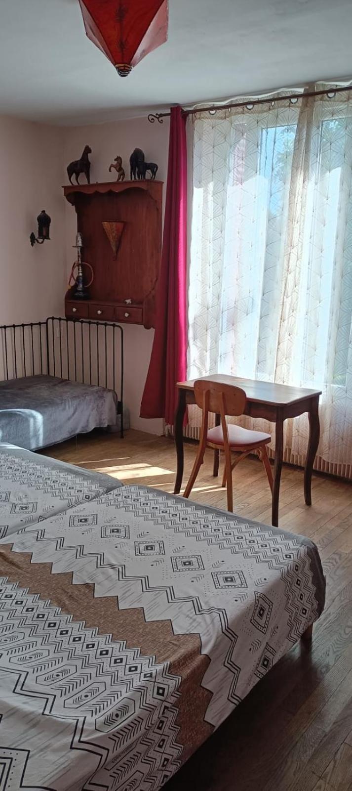 chambres d'hôte dans maison atypique Sancoins Extérieur photo